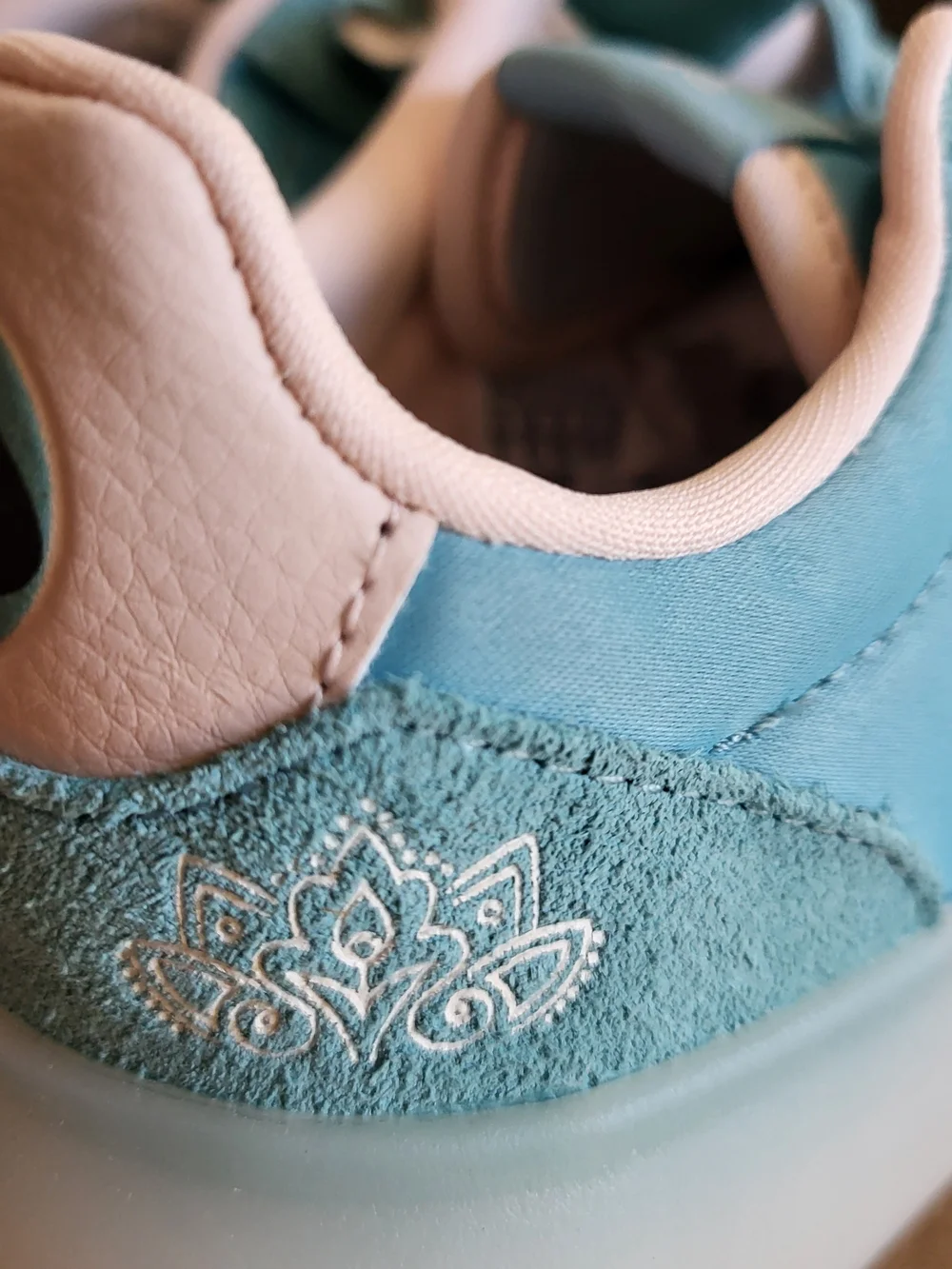*NEW* Adidas Barreda Decode Jasmine EL Disney Aladdin Size 2Y Shoes  Blue/Gold